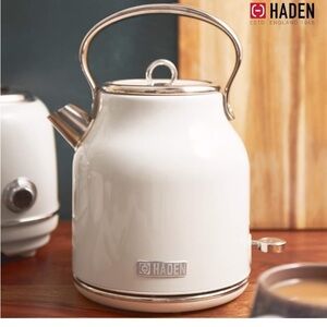 Hayden White Retro Electric Kettle with Copper Accents